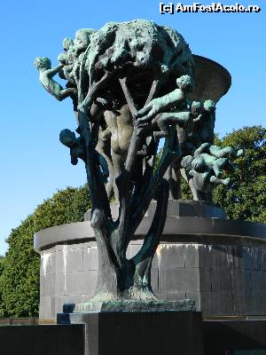 [P09] Detaliul unui grup statuar, copaci-oameni, care inconjoara fantana din parcul Vigeland » foto by ileanaxperta*
 - 
<span class="allrVoted glyphicon glyphicon-heart hidden" id="av595342"></span>
<a class="m-l-10 hidden" id="sv595342" onclick="voting_Foto_DelVot(,595342,15474)" role="button">șterge vot <span class="glyphicon glyphicon-remove"></span></a>
<a id="v9595342" class=" c-red"  onclick="voting_Foto_SetVot(595342)" role="button"><span class="glyphicon glyphicon-heart-empty"></span> <b>LIKE</b> = Votează poza</a> <img class="hidden"  id="f595342W9" src="/imagini/loader.gif" border="0" /><span class="AjErrMes hidden" id="e595342ErM"></span>