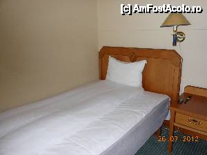 [P10] Molde - Quality Hotel Alexandra, camera 235. Patul din camera single.  » foto by iulianic
 - 
<span class="allrVoted glyphicon glyphicon-heart hidden" id="av472214"></span>
<a class="m-l-10 hidden" id="sv472214" onclick="voting_Foto_DelVot(,472214,15524)" role="button">șterge vot <span class="glyphicon glyphicon-remove"></span></a>
<a id="v9472214" class=" c-red"  onclick="voting_Foto_SetVot(472214)" role="button"><span class="glyphicon glyphicon-heart-empty"></span> <b>LIKE</b> = Votează poza</a> <img class="hidden"  id="f472214W9" src="/imagini/loader.gif" border="0" /><span class="AjErrMes hidden" id="e472214ErM"></span>