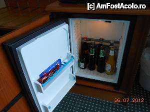 [P17] Molde - Quality Hotel Alexandra, camera 235. Oferta minibarului.  » foto by iulianic
 - 
<span class="allrVoted glyphicon glyphicon-heart hidden" id="av472221"></span>
<a class="m-l-10 hidden" id="sv472221" onclick="voting_Foto_DelVot(,472221,15524)" role="button">șterge vot <span class="glyphicon glyphicon-remove"></span></a>
<a id="v9472221" class=" c-red"  onclick="voting_Foto_SetVot(472221)" role="button"><span class="glyphicon glyphicon-heart-empty"></span> <b>LIKE</b> = Votează poza</a> <img class="hidden"  id="f472221W9" src="/imagini/loader.gif" border="0" /><span class="AjErrMes hidden" id="e472221ErM"></span>