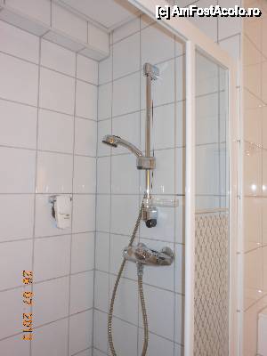 [P23] Molde - Quality Hotel Alexandra, camera 235. În baie.  » foto by iulianic
 - 
<span class="allrVoted glyphicon glyphicon-heart hidden" id="av472227"></span>
<a class="m-l-10 hidden" id="sv472227" onclick="voting_Foto_DelVot(,472227,15524)" role="button">șterge vot <span class="glyphicon glyphicon-remove"></span></a>
<a id="v9472227" class=" c-red"  onclick="voting_Foto_SetVot(472227)" role="button"><span class="glyphicon glyphicon-heart-empty"></span> <b>LIKE</b> = Votează poza</a> <img class="hidden"  id="f472227W9" src="/imagini/loader.gif" border="0" /><span class="AjErrMes hidden" id="e472227ErM"></span>