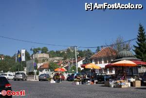 [P01] Piaţa Kovači, centrul cartierului cu acelaşi nume. În imediata apropiere se află Hotel Telal.  » foto by Costi
 - 
<span class="allrVoted glyphicon glyphicon-heart hidden" id="av476162"></span>
<a class="m-l-10 hidden" id="sv476162" onclick="voting_Foto_DelVot(,476162,15600)" role="button">șterge vot <span class="glyphicon glyphicon-remove"></span></a>
<a id="v9476162" class=" c-red"  onclick="voting_Foto_SetVot(476162)" role="button"><span class="glyphicon glyphicon-heart-empty"></span> <b>LIKE</b> = Votează poza</a> <img class="hidden"  id="f476162W9" src="/imagini/loader.gif" border="0" /><span class="AjErrMes hidden" id="e476162ErM"></span>