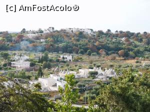 [P01] Valle d'Itria văzută din părculețul din Locorotondo; o fermă trulli chiar în mijlocul imaginii » foto by crismis
 - 
<span class="allrVoted glyphicon glyphicon-heart hidden" id="av1281824"></span>
<a class="m-l-10 hidden" id="sv1281824" onclick="voting_Foto_DelVot(,1281824,15648)" role="button">șterge vot <span class="glyphicon glyphicon-remove"></span></a>
<a id="v91281824" class=" c-red"  onclick="voting_Foto_SetVot(1281824)" role="button"><span class="glyphicon glyphicon-heart-empty"></span> <b>LIKE</b> = Votează poza</a> <img class="hidden"  id="f1281824W9" src="/imagini/loader.gif" border="0" /><span class="AjErrMes hidden" id="e1281824ErM"></span>