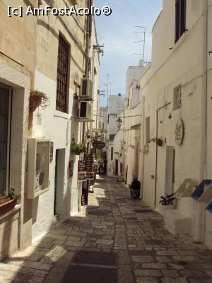 [P21] Case albe pe o straduta pitoreasca.  » foto by Carmen Ion
 - 
<span class="allrVoted glyphicon glyphicon-heart hidden" id="av754679"></span>
<a class="m-l-10 hidden" id="sv754679" onclick="voting_Foto_DelVot(,754679,15648)" role="button">șterge vot <span class="glyphicon glyphicon-remove"></span></a>
<a id="v9754679" class=" c-red"  onclick="voting_Foto_SetVot(754679)" role="button"><span class="glyphicon glyphicon-heart-empty"></span> <b>LIKE</b> = Votează poza</a> <img class="hidden"  id="f754679W9" src="/imagini/loader.gif" border="0" /><span class="AjErrMes hidden" id="e754679ErM"></span>