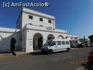 [P52] Gara din Ostuni şi microbuzul ce ne-a transportat până în oraş » foto by irinad
 - 
<span class="allrVoted glyphicon glyphicon-heart hidden" id="av1327562"></span>
<a class="m-l-10 hidden" id="sv1327562" onclick="voting_Foto_DelVot(,1327562,15648)" role="button">șterge vot <span class="glyphicon glyphicon-remove"></span></a>
<a id="v91327562" class=" c-red"  onclick="voting_Foto_SetVot(1327562)" role="button"><span class="glyphicon glyphicon-heart-empty"></span> <b>LIKE</b> = Votează poza</a> <img class="hidden"  id="f1327562W9" src="/imagini/loader.gif" border="0" /><span class="AjErrMes hidden" id="e1327562ErM"></span>
