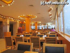 [P13] Restaurantul hotelului » foto by Clotilde
 - 
<span class="allrVoted glyphicon glyphicon-heart hidden" id="av482121"></span>
<a class="m-l-10 hidden" id="sv482121" onclick="voting_Foto_DelVot(,482121,15714)" role="button">șterge vot <span class="glyphicon glyphicon-remove"></span></a>
<a id="v9482121" class=" c-red"  onclick="voting_Foto_SetVot(482121)" role="button"><span class="glyphicon glyphicon-heart-empty"></span> <b>LIKE</b> = Votează poza</a> <img class="hidden"  id="f482121W9" src="/imagini/loader.gif" border="0" /><span class="AjErrMes hidden" id="e482121ErM"></span>