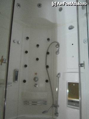 [P09] Cabina de dus » foto by Clotilde
 - 
<span class="allrVoted glyphicon glyphicon-heart hidden" id="av482098"></span>
<a class="m-l-10 hidden" id="sv482098" onclick="voting_Foto_DelVot(,482098,15714)" role="button">șterge vot <span class="glyphicon glyphicon-remove"></span></a>
<a id="v9482098" class=" c-red"  onclick="voting_Foto_SetVot(482098)" role="button"><span class="glyphicon glyphicon-heart-empty"></span> <b>LIKE</b> = Votează poza</a> <img class="hidden"  id="f482098W9" src="/imagini/loader.gif" border="0" /><span class="AjErrMes hidden" id="e482098ErM"></span>