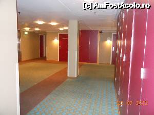 [P08] Clarion Collection Hotel Arcticus - Harstad. Holul de la etaj, spre cele două aripi ale clădirii.  » foto by iulianic
 - 
<span class="allrVoted glyphicon glyphicon-heart hidden" id="av482870"></span>
<a class="m-l-10 hidden" id="sv482870" onclick="voting_Foto_DelVot(,482870,15738)" role="button">șterge vot <span class="glyphicon glyphicon-remove"></span></a>
<a id="v9482870" class=" c-red"  onclick="voting_Foto_SetVot(482870)" role="button"><span class="glyphicon glyphicon-heart-empty"></span> <b>LIKE</b> = Votează poza</a> <img class="hidden"  id="f482870W9" src="/imagini/loader.gif" border="0" /><span class="AjErrMes hidden" id="e482870ErM"></span>