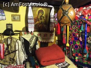 [P19] Muzeul Momarlanului - Printre alte obiecte nu putem sa nu remarcam plosca cu care se invita lumea la nunta sau botez » foto by mishu
 - 
<span class="allrVoted glyphicon glyphicon-heart hidden" id="av856039"></span>
<a class="m-l-10 hidden" id="sv856039" onclick="voting_Foto_DelVot(,856039,15838)" role="button">șterge vot <span class="glyphicon glyphicon-remove"></span></a>
<a id="v9856039" class=" c-red"  onclick="voting_Foto_SetVot(856039)" role="button"><span class="glyphicon glyphicon-heart-empty"></span> <b>LIKE</b> = Votează poza</a> <img class="hidden"  id="f856039W9" src="/imagini/loader.gif" border="0" /><span class="AjErrMes hidden" id="e856039ErM"></span>