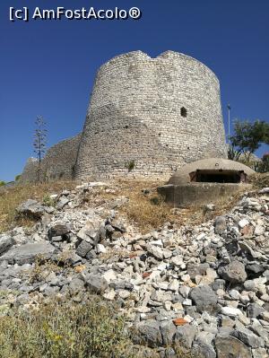 [P28] O imagine foarte sugestivă pt Albania! Turnul unuia din castelele lui Ali Pașa (Lëkurësi) și unul din cele peste 600.000 de buncăre comuniste » foto by crismis
 - 
<span class="allrVoted glyphicon glyphicon-heart hidden" id="av908642"></span>
<a class="m-l-10 hidden" id="sv908642" onclick="voting_Foto_DelVot(,908642,15859)" role="button">șterge vot <span class="glyphicon glyphicon-remove"></span></a>
<a id="v9908642" class=" c-red"  onclick="voting_Foto_SetVot(908642)" role="button"><span class="glyphicon glyphicon-heart-empty"></span> <b>LIKE</b> = Votează poza</a> <img class="hidden"  id="f908642W9" src="/imagini/loader.gif" border="0" /><span class="AjErrMes hidden" id="e908642ErM"></span>