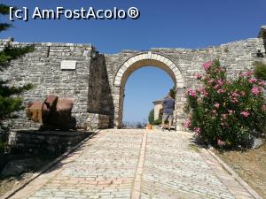 [P31] Intrarea în castel » foto by crismis
 - 
<span class="allrVoted glyphicon glyphicon-heart hidden" id="av908648"></span>
<a class="m-l-10 hidden" id="sv908648" onclick="voting_Foto_DelVot(,908648,15859)" role="button">șterge vot <span class="glyphicon glyphicon-remove"></span></a>
<a id="v9908648" class=" c-red"  onclick="voting_Foto_SetVot(908648)" role="button"><span class="glyphicon glyphicon-heart-empty"></span> <b>LIKE</b> = Votează poza</a> <img class="hidden"  id="f908648W9" src="/imagini/loader.gif" border="0" /><span class="AjErrMes hidden" id="e908648ErM"></span>