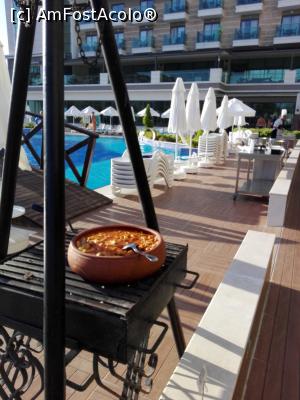 [P39] Aici se vede de ce la piscină, pe această parte, şezlongurile erau strânse mai devreme...  » foto by kelyboy
 - 
<span class="allrVoted glyphicon glyphicon-heart hidden" id="av939330"></span>
<a class="m-l-10 hidden" id="sv939330" onclick="voting_Foto_DelVot(,939330,15944)" role="button">șterge vot <span class="glyphicon glyphicon-remove"></span></a>
<a id="v9939330" class=" c-red"  onclick="voting_Foto_SetVot(939330)" role="button"><span class="glyphicon glyphicon-heart-empty"></span> <b>LIKE</b> = Votează poza</a> <img class="hidden"  id="f939330W9" src="/imagini/loader.gif" border="0" /><span class="AjErrMes hidden" id="e939330ErM"></span>