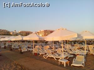 [P01] Plaja hotelului. In fundal, hotelu alb cu turla este Oz Premium.  » foto by Yoda
 - 
<span class="allrVoted glyphicon glyphicon-heart hidden" id="av1020485"></span>
<a class="m-l-10 hidden" id="sv1020485" onclick="voting_Foto_DelVot(,1020485,15945)" role="button">șterge vot <span class="glyphicon glyphicon-remove"></span></a>
<a id="v91020485" class=" c-red"  onclick="voting_Foto_SetVot(1020485)" role="button"><span class="glyphicon glyphicon-heart-empty"></span> <b>LIKE</b> = Votează poza</a> <img class="hidden"  id="f1020485W9" src="/imagini/loader.gif" border="0" /><span class="AjErrMes hidden" id="e1020485ErM"></span>
