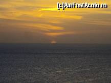 [P22] 22. Un apus de soare văzut de pe stânca din vecinătatea hotelului.  » foto by msnd
 - 
<span class="allrVoted glyphicon glyphicon-heart hidden" id="av493562"></span>
<a class="m-l-10 hidden" id="sv493562" onclick="voting_Foto_DelVot(,493562,16016)" role="button">șterge vot <span class="glyphicon glyphicon-remove"></span></a>
<a id="v9493562" class=" c-red"  onclick="voting_Foto_SetVot(493562)" role="button"><span class="glyphicon glyphicon-heart-empty"></span> <b>LIKE</b> = Votează poza</a> <img class="hidden"  id="f493562W9" src="/imagini/loader.gif" border="0" /><span class="AjErrMes hidden" id="e493562ErM"></span>