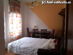 [P04] Primul dormitor al apartamentului, cel in care am stat noi, are o canapea extensibila destul de confortabila - iulie 2013 » foto by adry24
 - 
<span class="allrVoted glyphicon glyphicon-heart hidden" id="av496115"></span>
<a class="m-l-10 hidden" id="sv496115" onclick="voting_Foto_DelVot(,496115,16103)" role="button">șterge vot <span class="glyphicon glyphicon-remove"></span></a>
<a id="v9496115" class=" c-red"  onclick="voting_Foto_SetVot(496115)" role="button"><span class="glyphicon glyphicon-heart-empty"></span> <b>LIKE</b> = Votează poza</a> <img class="hidden"  id="f496115W9" src="/imagini/loader.gif" border="0" /><span class="AjErrMes hidden" id="e496115ErM"></span>