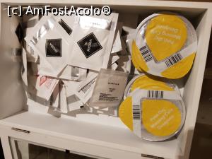 [P12] Capsulele de cafea si zaharul erau tinute intr-o cutie de lemn, in genul celor pentru trabucuri...  » foto by iulian68
 - 
<span class="allrVoted glyphicon glyphicon-heart hidden" id="av1038120"></span>
<a class="m-l-10 hidden" id="sv1038120" onclick="voting_Foto_DelVot(,1038120,16103)" role="button">șterge vot <span class="glyphicon glyphicon-remove"></span></a>
<a id="v91038120" class=" c-red"  onclick="voting_Foto_SetVot(1038120)" role="button"><span class="glyphicon glyphicon-heart-empty"></span> <b>LIKE</b> = Votează poza</a> <img class="hidden"  id="f1038120W9" src="/imagini/loader.gif" border="0" /><span class="AjErrMes hidden" id="e1038120ErM"></span>