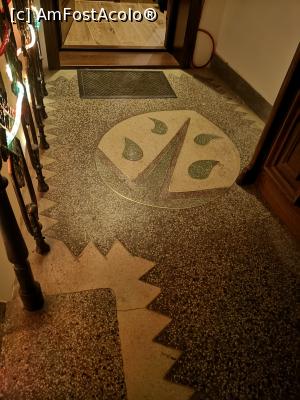 [P05] Și mozaicul de pe casa scării, în fața ușii noastre.  » foto by crismis
 - 
<span class="allrVoted glyphicon glyphicon-heart hidden" id="av1136881"></span>
<a class="m-l-10 hidden" id="sv1136881" onclick="voting_Foto_DelVot(,1136881,16103)" role="button">șterge vot <span class="glyphicon glyphicon-remove"></span></a>
<a id="v91136881" class=" c-red"  onclick="voting_Foto_SetVot(1136881)" role="button"><span class="glyphicon glyphicon-heart-empty"></span> <b>LIKE</b> = Votează poza</a> <img class="hidden"  id="f1136881W9" src="/imagini/loader.gif" border="0" /><span class="AjErrMes hidden" id="e1136881ErM"></span>