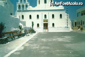 [P22] Santorini -celebra biserica din cartile postale unde am vrut sa intru si eu » foto by mireille
 - 
<span class="allrVoted glyphicon glyphicon-heart hidden" id="av447224"></span>
<a class="m-l-10 hidden" id="sv447224" onclick="voting_Foto_DelVot(,447224,16213)" role="button">șterge vot <span class="glyphicon glyphicon-remove"></span></a>
<a id="v9447224" class=" c-red"  onclick="voting_Foto_SetVot(447224)" role="button"><span class="glyphicon glyphicon-heart-empty"></span> <b>LIKE</b> = Votează poza</a> <img class="hidden"  id="f447224W9" src="/imagini/loader.gif" border="0" /><span class="AjErrMes hidden" id="e447224ErM"></span>
