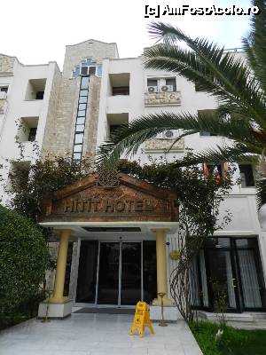 [P03] Intrarea in hotel. Fiecare camera, are aparat de aer conditionat.  » foto by TraianS
 - 
<span class="allrVoted glyphicon glyphicon-heart hidden" id="av501659"></span>
<a class="m-l-10 hidden" id="sv501659" onclick="voting_Foto_DelVot(,501659,16234)" role="button">șterge vot <span class="glyphicon glyphicon-remove"></span></a>
<a id="v9501659" class=" c-red"  onclick="voting_Foto_SetVot(501659)" role="button"><span class="glyphicon glyphicon-heart-empty"></span> <b>LIKE</b> = Votează poza</a> <img class="hidden"  id="f501659W9" src="/imagini/loader.gif" border="0" /><span class="AjErrMes hidden" id="e501659ErM"></span>