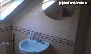 [P20] Chiuveta şi oglinda de la pensiunea Apartman Eged Vendégház din Eger, Ungaria.  » foto by traian.leuca †
 - 
<span class="allrVoted glyphicon glyphicon-heart hidden" id="av504851"></span>
<a class="m-l-10 hidden" id="sv504851" onclick="voting_Foto_DelVot(,504851,16303)" role="button">șterge vot <span class="glyphicon glyphicon-remove"></span></a>
<a id="v9504851" class=" c-red"  onclick="voting_Foto_SetVot(504851)" role="button"><span class="glyphicon glyphicon-heart-empty"></span> <b>LIKE</b> = Votează poza</a> <img class="hidden"  id="f504851W9" src="/imagini/loader.gif" border="0" /><span class="AjErrMes hidden" id="e504851ErM"></span>