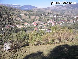 [P02] vedenie tot de pe deal; in stanga-jos, grajdul - aveau o vacuta. vila este muuult mai jos, nu aparein foto » foto by papone
 - 
<span class="allrVoted glyphicon glyphicon-heart hidden" id="av564350"></span>
<a class="m-l-10 hidden" id="sv564350" onclick="voting_Foto_DelVot(,564350,16344)" role="button">șterge vot <span class="glyphicon glyphicon-remove"></span></a>
<a id="v9564350" class=" c-red"  onclick="voting_Foto_SetVot(564350)" role="button"><span class="glyphicon glyphicon-heart-empty"></span> <b>LIKE</b> = Votează poza</a> <img class="hidden"  id="f564350W9" src="/imagini/loader.gif" border="0" /><span class="AjErrMes hidden" id="e564350ErM"></span>