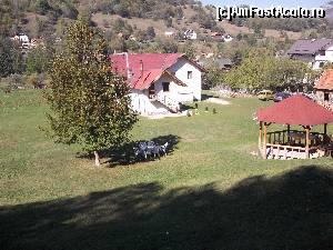 [P03] vila, foisorul, curtea imensa » foto by papone
 - 
<span class="allrVoted glyphicon glyphicon-heart hidden" id="av564351"></span>
<a class="m-l-10 hidden" id="sv564351" onclick="voting_Foto_DelVot(,564351,16344)" role="button">șterge vot <span class="glyphicon glyphicon-remove"></span></a>
<a id="v9564351" class=" c-red"  onclick="voting_Foto_SetVot(564351)" role="button"><span class="glyphicon glyphicon-heart-empty"></span> <b>LIKE</b> = Votează poza</a> <img class="hidden"  id="f564351W9" src="/imagini/loader.gif" border="0" /><span class="AjErrMes hidden" id="e564351ErM"></span>