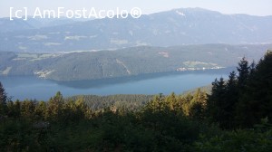 [P02] Lacul Millstatt văzut de la cabană. Zona Millstatt din provincia Carinthia, Austria.  » foto by traian.leuca †
 - 
<span class="allrVoted glyphicon glyphicon-heart hidden" id="av706093"></span>
<a class="m-l-10 hidden" id="sv706093" onclick="voting_Foto_DelVot(,706093,16402)" role="button">șterge vot <span class="glyphicon glyphicon-remove"></span></a>
<a id="v9706093" class=" c-red"  onclick="voting_Foto_SetVot(706093)" role="button"><span class="glyphicon glyphicon-heart-empty"></span> <b>LIKE</b> = Votează poza</a> <img class="hidden"  id="f706093W9" src="/imagini/loader.gif" border="0" /><span class="AjErrMes hidden" id="e706093ErM"></span>