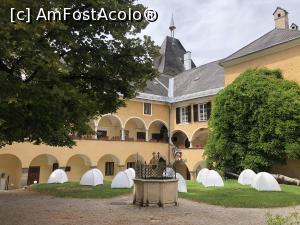 [P68] Millstatt - curtea interioara a abatiei, fantana si corturile albe » foto by mishu
 - 
<span class="allrVoted glyphicon glyphicon-heart hidden" id="av1316055"></span>
<a class="m-l-10 hidden" id="sv1316055" onclick="voting_Foto_DelVot(,1316055,16402)" role="button">șterge vot <span class="glyphicon glyphicon-remove"></span></a>
<a id="v91316055" class=" c-red"  onclick="voting_Foto_SetVot(1316055)" role="button"><span class="glyphicon glyphicon-heart-empty"></span> <b>LIKE</b> = Votează poza</a> <img class="hidden"  id="f1316055W9" src="/imagini/loader.gif" border="0" /><span class="AjErrMes hidden" id="e1316055ErM"></span>