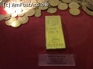 [P53] acest lingou pare mic, dar el are 1 kg si este din aurul cel mai pur » foto by mishu
 - 
<span class="allrVoted glyphicon glyphicon-heart hidden" id="av712307"></span>
<a class="m-l-10 hidden" id="sv712307" onclick="voting_Foto_DelVot(,712307,16545)" role="button">șterge vot <span class="glyphicon glyphicon-remove"></span></a>
<a id="v9712307" class=" c-red"  onclick="voting_Foto_SetVot(712307)" role="button"><span class="glyphicon glyphicon-heart-empty"></span> <b>LIKE</b> = Votează poza</a> <img class="hidden"  id="f712307W9" src="/imagini/loader.gif" border="0" /><span class="AjErrMes hidden" id="e712307ErM"></span>