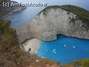 [P01] Zakynthos - Plaja Navagio văzută de la balcon. O poză cu care pleacă acasă orice vizitator al insulei.  » foto by iulianic
 - 
<span class="allrVoted glyphicon glyphicon-heart hidden" id="av909503"></span>
<a class="m-l-10 hidden" id="sv909503" onclick="voting_Foto_DelVot(,909503,16617)" role="button">șterge vot <span class="glyphicon glyphicon-remove"></span></a>
<a id="v9909503" class=" c-red"  onclick="voting_Foto_SetVot(909503)" role="button"><span class="glyphicon glyphicon-heart-empty"></span> <b>LIKE</b> = Votează poza</a> <img class="hidden"  id="f909503W9" src="/imagini/loader.gif" border="0" /><span class="AjErrMes hidden" id="e909503ErM"></span>