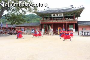 [P28] Suwon, Palatul Haeng, Poarta Sinpungnu, demonstație de 24 arte marțiale » foto by mprofeanu
 - 
<span class="allrVoted glyphicon glyphicon-heart hidden" id="av791220"></span>
<a class="m-l-10 hidden" id="sv791220" onclick="voting_Foto_DelVot(,791220,16707)" role="button">șterge vot <span class="glyphicon glyphicon-remove"></span></a>
<a id="v9791220" class=" c-red"  onclick="voting_Foto_SetVot(791220)" role="button"><span class="glyphicon glyphicon-heart-empty"></span> <b>LIKE</b> = Votează poza</a> <img class="hidden"  id="f791220W9" src="/imagini/loader.gif" border="0" /><span class="AjErrMes hidden" id="e791220ErM"></span>