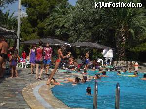 [P05] aquagym dimineata, eram destui participanti  desi ora era tarzie 11.30( caldura era in toi) » foto by gabitu67dica
 - 
<span class="allrVoted glyphicon glyphicon-heart hidden" id="av664001"></span>
<a class="m-l-10 hidden" id="sv664001" onclick="voting_Foto_DelVot(,664001,16766)" role="button">șterge vot <span class="glyphicon glyphicon-remove"></span></a>
<a id="v9664001" class=" c-red"  onclick="voting_Foto_SetVot(664001)" role="button"><span class="glyphicon glyphicon-heart-empty"></span> <b>LIKE</b> = Votează poza</a> <img class="hidden"  id="f664001W9" src="/imagini/loader.gif" border="0" /><span class="AjErrMes hidden" id="e664001ErM"></span>