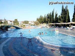 [P10] Holidays in Evia Beach Hotel - piscina principală ziua » foto by danoradea
 - 
<span class="allrVoted glyphicon glyphicon-heart hidden" id="av663684"></span>
<a class="m-l-10 hidden" id="sv663684" onclick="voting_Foto_DelVot(,663684,16766)" role="button">șterge vot <span class="glyphicon glyphicon-remove"></span></a>
<a id="v9663684" class=" c-red"  onclick="voting_Foto_SetVot(663684)" role="button"><span class="glyphicon glyphicon-heart-empty"></span> <b>LIKE</b> = Votează poza</a> <img class="hidden"  id="f663684W9" src="/imagini/loader.gif" border="0" /><span class="AjErrMes hidden" id="e663684ErM"></span>