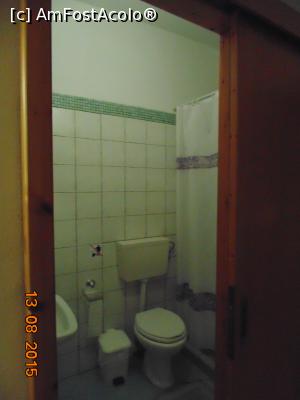 [P27] toaleta si usa glisanta de la intrarea in baia din camera etaj 1 » foto by Denisa13
 - 
<span class="allrVoted glyphicon glyphicon-heart hidden" id="av714146"></span>
<a class="m-l-10 hidden" id="sv714146" onclick="voting_Foto_DelVot(,714146,16944)" role="button">șterge vot <span class="glyphicon glyphicon-remove"></span></a>
<a id="v9714146" class=" c-red"  onclick="voting_Foto_SetVot(714146)" role="button"><span class="glyphicon glyphicon-heart-empty"></span> <b>LIKE</b> = Votează poza</a> <img class="hidden"  id="f714146W9" src="/imagini/loader.gif" border="0" /><span class="AjErrMes hidden" id="e714146ErM"></span>