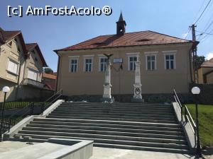 [P20] Monumentul Eroilor din Poiana Sibiului » foto by AZE
 - 
<span class="allrVoted glyphicon glyphicon-heart hidden" id="av1188254"></span>
<a class="m-l-10 hidden" id="sv1188254" onclick="voting_Foto_DelVot(,1188254,17137)" role="button">șterge vot <span class="glyphicon glyphicon-remove"></span></a>
<a id="v91188254" class=" c-red"  onclick="voting_Foto_SetVot(1188254)" role="button"><span class="glyphicon glyphicon-heart-empty"></span> <b>LIKE</b> = Votează poza</a> <img class="hidden"  id="f1188254W9" src="/imagini/loader.gif" border="0" /><span class="AjErrMes hidden" id="e1188254ErM"></span>