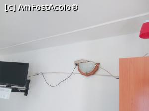[P01] am fost acolo si nu vrem sa mai revenim nici din greseala.
dupa o rezervare telefonica , cand am ajuns acolo ,patroana pensiunii ne-a explicat intr-un mod foarte rastit ,sec si impertinent ca pretul camerei este de 150lei ,ca este plin sezon si oricum nu gasim camere libere (faceti ce vreti ca nu ati trimis avans).
in cele din urma ne-am cazat, dar in ultimii 10 ani nu am vazut o unitate de cazare mai neintretinuta si lipsita de profesionalism » foto by dyadya
 - 
<span class="allrVoted glyphicon glyphicon-heart hidden" id="av876602"></span>
<a class="m-l-10 hidden" id="sv876602" onclick="voting_Foto_DelVot(,876602,17167)" role="button">șterge vot <span class="glyphicon glyphicon-remove"></span></a>
<a id="v9876602" class=" c-red"  onclick="voting_Foto_SetVot(876602)" role="button"><span class="glyphicon glyphicon-heart-empty"></span> <b>LIKE</b> = Votează poza</a> <img class="hidden"  id="f876602W9" src="/imagini/loader.gif" border="0" /><span class="AjErrMes hidden" id="e876602ErM"></span>