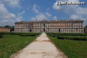[P12] Palatul Regal din Caserta » foto by nickro
 - 
<span class="allrVoted glyphicon glyphicon-heart hidden" id="av547558"></span>
<a class="m-l-10 hidden" id="sv547558" onclick="voting_Foto_DelVot(,547558,17284)" role="button">șterge vot <span class="glyphicon glyphicon-remove"></span></a>
<a id="v9547558" class=" c-red"  onclick="voting_Foto_SetVot(547558)" role="button"><span class="glyphicon glyphicon-heart-empty"></span> <b>LIKE</b> = Votează poza</a> <img class="hidden"  id="f547558W9" src="/imagini/loader.gif" border="0" /><span class="AjErrMes hidden" id="e547558ErM"></span>