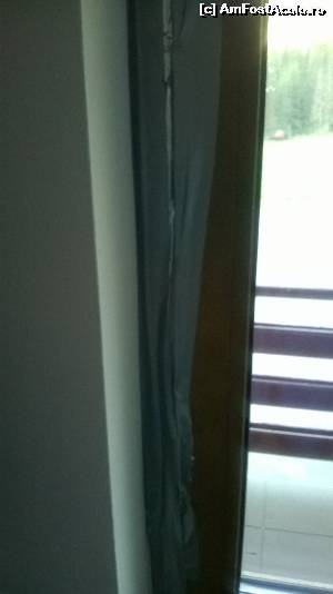 [P02] Scotch pe usa balconului » foto by Ionel G.
 - 
<span class="allrVoted glyphicon glyphicon-heart hidden" id="av662199"></span>
<a class="m-l-10 hidden" id="sv662199" onclick="voting_Foto_DelVot(,662199,17288)" role="button">șterge vot <span class="glyphicon glyphicon-remove"></span></a>
<a id="v9662199" class=" c-red"  onclick="voting_Foto_SetVot(662199)" role="button"><span class="glyphicon glyphicon-heart-empty"></span> <b>LIKE</b> = Votează poza</a> <img class="hidden"  id="f662199W9" src="/imagini/loader.gif" border="0" /><span class="AjErrMes hidden" id="e662199ErM"></span>