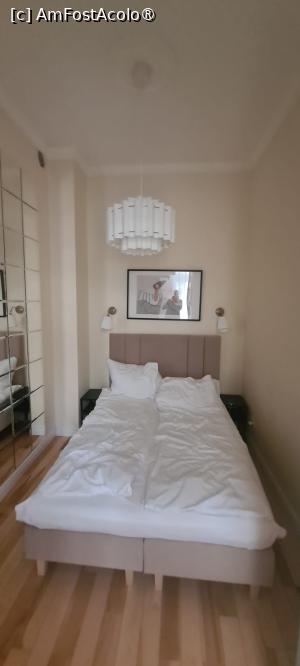 [P02] Dormitor debara cu candelabru » foto by Tonyc
 - 
<span class="allrVoted glyphicon glyphicon-heart hidden" id="av1526523"></span>
<a class="m-l-10 hidden" id="sv1526523" onclick="voting_Foto_DelVot(,1526523,17319)" role="button">șterge vot <span class="glyphicon glyphicon-remove"></span></a>
<a id="v91526523" class=" c-red"  onclick="voting_Foto_SetVot(1526523)" role="button"><span class="glyphicon glyphicon-heart-empty"></span> <b>LIKE</b> = Votează poza</a> <img class="hidden"  id="f1526523W9" src="/imagini/loader.gif" border="0" /><span class="AjErrMes hidden" id="e1526523ErM"></span>