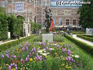 [P04] un colt din gradina de la Rijksmuseum vara, impodobit cu statui clasice si moderne » foto by mireille
 - 
<span class="allrVoted glyphicon glyphicon-heart hidden" id="av549658"></span>
<a class="m-l-10 hidden" id="sv549658" onclick="voting_Foto_DelVot(,549658,17324)" role="button">șterge vot <span class="glyphicon glyphicon-remove"></span></a>
<a id="v9549658" class=" c-red"  onclick="voting_Foto_SetVot(549658)" role="button"><span class="glyphicon glyphicon-heart-empty"></span> <b>LIKE</b> = Votează poza</a> <img class="hidden"  id="f549658W9" src="/imagini/loader.gif" border="0" /><span class="AjErrMes hidden" id="e549658ErM"></span>