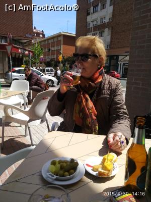 [P47] ultima bere, ultima zi... deja ne-am intors la Santander pentru a lua avionul spre casa ne-am oprit la un restaurant " Bahia Herbosa" unde tot personalul inclusiv patronul sunt " modoveni" cetateni romani... este aproape de hotelul din Santander Hotel Bedoya. » foto by viorelgeorgescu
 - 
<span class="allrVoted glyphicon glyphicon-heart hidden" id="av1069548"></span>
<a class="m-l-10 hidden" id="sv1069548" onclick="voting_Foto_DelVot(,1069548,17340)" role="button">șterge vot <span class="glyphicon glyphicon-remove"></span></a>
<a id="v91069548" class=" c-red"  onclick="voting_Foto_SetVot(1069548)" role="button"><span class="glyphicon glyphicon-heart-empty"></span> <b>LIKE</b> = Votează poza</a> <img class="hidden"  id="f1069548W9" src="/imagini/loader.gif" border="0" /><span class="AjErrMes hidden" id="e1069548ErM"></span>