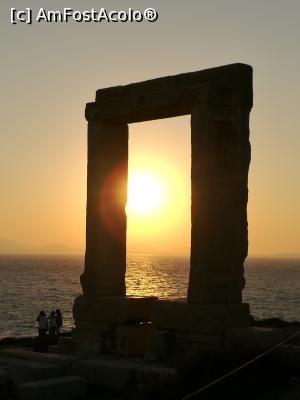 [P27] Apus de soare la Portara, Naxos » foto by crismis
 - 
<span class="allrVoted glyphicon glyphicon-heart hidden" id="av1009248"></span>
<a class="m-l-10 hidden" id="sv1009248" onclick="voting_Foto_DelVot(,1009248,17461)" role="button">șterge vot <span class="glyphicon glyphicon-remove"></span></a>
<a id="v91009248" class=" c-red"  onclick="voting_Foto_SetVot(1009248)" role="button"><span class="glyphicon glyphicon-heart-empty"></span> <b>LIKE</b> = Votează poza</a> <img class="hidden"  id="f1009248W9" src="/imagini/loader.gif" border="0" /><span class="AjErrMes hidden" id="e1009248ErM"></span>