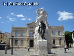 [P11] Statuia din fața Primăriei cu imaginea pictorului Alonso Berruguette.  » foto by mireille
 - 
<span class="allrVoted glyphicon glyphicon-heart hidden" id="av1122246"></span>
<a class="m-l-10 hidden" id="sv1122246" onclick="voting_Foto_DelVot(,1122246,17465)" role="button">șterge vot <span class="glyphicon glyphicon-remove"></span></a>
<a id="v91122246" class=" c-red"  onclick="voting_Foto_SetVot(1122246)" role="button"><span class="glyphicon glyphicon-heart-empty"></span> <b>LIKE</b> = Votează poza</a> <img class="hidden"  id="f1122246W9" src="/imagini/loader.gif" border="0" /><span class="AjErrMes hidden" id="e1122246ErM"></span>