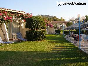 [P25] Aceleasi bungalow-uri din jurul piscinei iar in spate dealul Filerimos » foto by camelia
 - 
<span class="allrVoted glyphicon glyphicon-heart hidden" id="av557825"></span>
<a class="m-l-10 hidden" id="sv557825" onclick="voting_Foto_DelVot(,557825,17489)" role="button">șterge vot <span class="glyphicon glyphicon-remove"></span></a>
<a id="v9557825" class=" c-red"  onclick="voting_Foto_SetVot(557825)" role="button"><span class="glyphicon glyphicon-heart-empty"></span> <b>LIKE</b> = Votează poza</a> <img class="hidden"  id="f557825W9" src="/imagini/loader.gif" border="0" /><span class="AjErrMes hidden" id="e557825ErM"></span>
