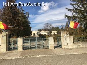 [P11] Mausoleul Mărăști » foto by Yersinia Pestis
 - 
<span class="allrVoted glyphicon glyphicon-heart hidden" id="av1412939"></span>
<a class="m-l-10 hidden" id="sv1412939" onclick="voting_Foto_DelVot(,1412939,17524)" role="button">șterge vot <span class="glyphicon glyphicon-remove"></span></a>
<a id="v91412939" class=" c-red"  onclick="voting_Foto_SetVot(1412939)" role="button"><span class="glyphicon glyphicon-heart-empty"></span> <b>LIKE</b> = Votează poza</a> <img class="hidden"  id="f1412939W9" src="/imagini/loader.gif" border="0" /><span class="AjErrMes hidden" id="e1412939ErM"></span>