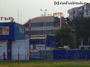 [P01] Elate Plaza Hotel văzut de pe bulevard » foto by aurel245
 - 
<span class="allrVoted glyphicon glyphicon-heart hidden" id="av560598"></span>
<a class="m-l-10 hidden" id="sv560598" onclick="voting_Foto_DelVot(,560598,17538)" role="button">șterge vot <span class="glyphicon glyphicon-remove"></span></a>
<a id="v9560598" class=" c-red"  onclick="voting_Foto_SetVot(560598)" role="button"><span class="glyphicon glyphicon-heart-empty"></span> <b>LIKE</b> = Votează poza</a> <img class="hidden"  id="f560598W9" src="/imagini/loader.gif" border="0" /><span class="AjErrMes hidden" id="e560598ErM"></span>