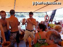 [P07] Ouzo time - capitanul serveste pasagerii » foto by BOGDAN DSN
 - 
<span class="allrVoted glyphicon glyphicon-heart hidden" id="av493272"></span>
<a class="m-l-10 hidden" id="sv493272" onclick="voting_Foto_DelVot(,493272,17593)" role="button">șterge vot <span class="glyphicon glyphicon-remove"></span></a>
<a id="v9493272" class=" c-red"  onclick="voting_Foto_SetVot(493272)" role="button"><span class="glyphicon glyphicon-heart-empty"></span> <b>LIKE</b> = Votează poza</a> <img class="hidden"  id="f493272W9" src="/imagini/loader.gif" border="0" /><span class="AjErrMes hidden" id="e493272ErM"></span>