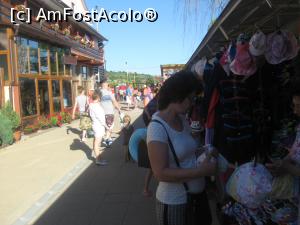 [P19] Langa motelul Marissa si Dora, e-un lung bazar » foto by dorgo
 - 
<span class="allrVoted glyphicon glyphicon-heart hidden" id="av939044"></span>
<a class="m-l-10 hidden" id="sv939044" onclick="voting_Foto_DelVot(,939044,17748)" role="button">șterge vot <span class="glyphicon glyphicon-remove"></span></a>
<a id="v9939044" class=" c-red"  onclick="voting_Foto_SetVot(939044)" role="button"><span class="glyphicon glyphicon-heart-empty"></span> <b>LIKE</b> = Votează poza</a> <img class="hidden"  id="f939044W9" src="/imagini/loader.gif" border="0" /><span class="AjErrMes hidden" id="e939044ErM"></span>