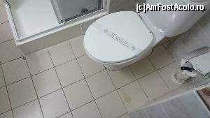 [P03] Pata din baie unde curgea calorifeul care s-a marit constant pana la plecarea noastra.  » foto by expertu
 - 
<span class="allrVoted glyphicon glyphicon-heart hidden" id="av606602"></span>
<a class="m-l-10 hidden" id="sv606602" onclick="voting_Foto_DelVot(,606602,17815)" role="button">șterge vot <span class="glyphicon glyphicon-remove"></span></a>
<a id="v9606602" class=" c-red"  onclick="voting_Foto_SetVot(606602)" role="button"><span class="glyphicon glyphicon-heart-empty"></span> <b>LIKE</b> = Votează poza</a> <img class="hidden"  id="f606602W9" src="/imagini/loader.gif" border="0" /><span class="AjErrMes hidden" id="e606602ErM"></span>