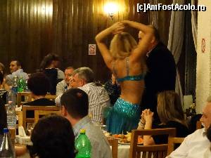 [P23] Întâlnirea AFA 2015 - Hotel Belvedere Predeal. Dansatoare atacandu-l pa Traian Leuca :)  » foto by vega06
 - 
<span class="allrVoted glyphicon glyphicon-heart hidden" id="av606346"></span>
<a class="m-l-10 hidden" id="sv606346" onclick="voting_Foto_DelVot(,606346,17815)" role="button">șterge vot <span class="glyphicon glyphicon-remove"></span></a>
<a id="v9606346" class=" c-red"  onclick="voting_Foto_SetVot(606346)" role="button"><span class="glyphicon glyphicon-heart-empty"></span> <b>LIKE</b> = Votează poza</a> <img class="hidden"  id="f606346W9" src="/imagini/loader.gif" border="0" /><span class="AjErrMes hidden" id="e606346ErM"></span>