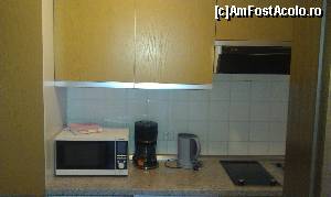 [P10] Aparatul de cafea și cuptorul cu nicrounde din camera pensiunii Sonnleiten-Rupert din Bag Griesbach, landul Bavaria, Germania.  » foto by traian.leuca †
 - 
<span class="allrVoted glyphicon glyphicon-heart hidden" id="av582601"></span>
<a class="m-l-10 hidden" id="sv582601" onclick="voting_Foto_DelVot(,582601,17833)" role="button">șterge vot <span class="glyphicon glyphicon-remove"></span></a>
<a id="v9582601" class=" c-red"  onclick="voting_Foto_SetVot(582601)" role="button"><span class="glyphicon glyphicon-heart-empty"></span> <b>LIKE</b> = Votează poza</a> <img class="hidden"  id="f582601W9" src="/imagini/loader.gif" border="0" /><span class="AjErrMes hidden" id="e582601ErM"></span>